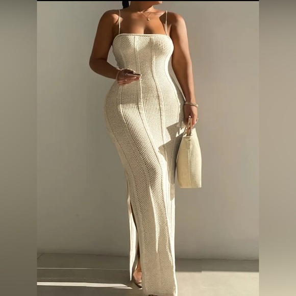 Dresses & Skirts - Spaghetti strap cut out back stunning